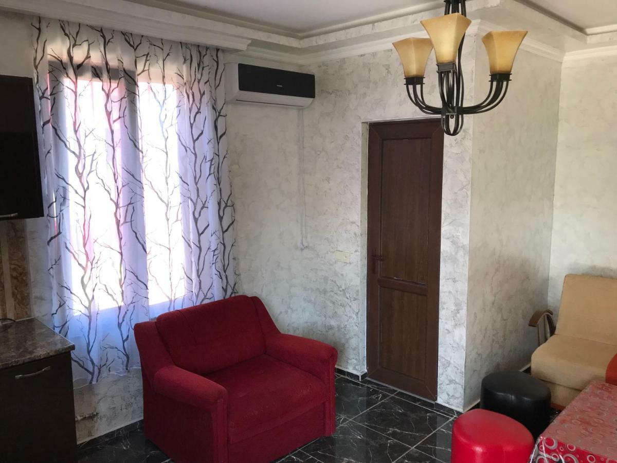 Guest House Chexovi 24 Kobuleti Extérieur photo