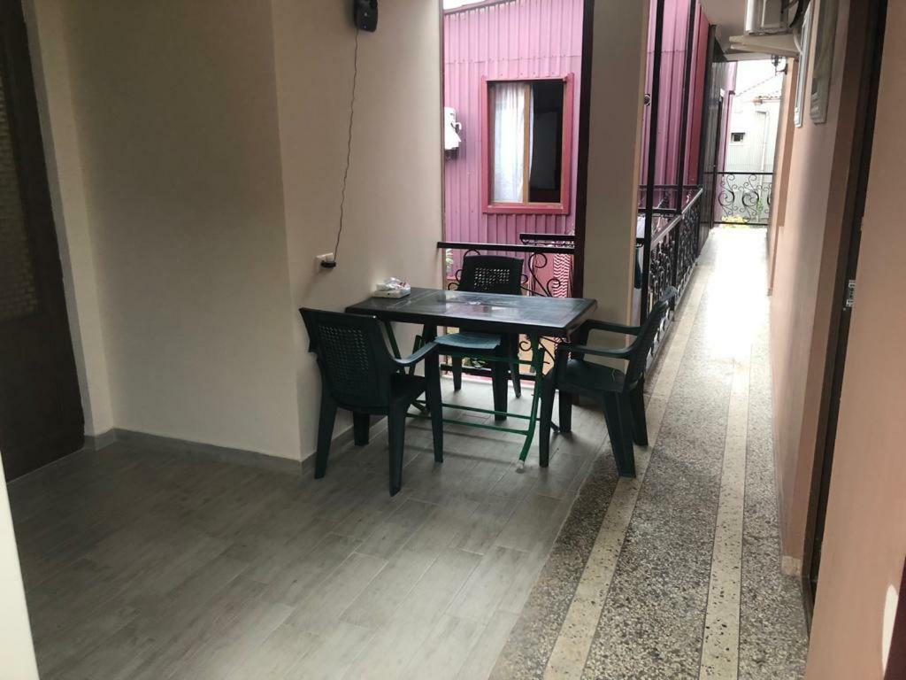Guest House Chexovi 24 Kobuleti Extérieur photo